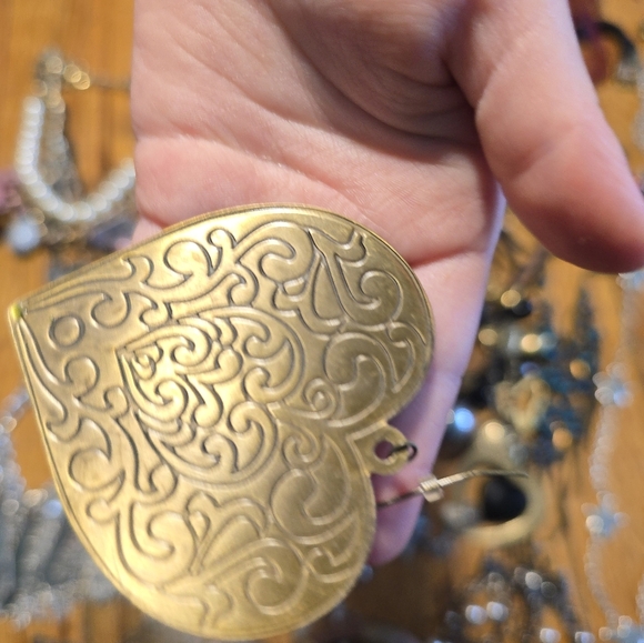 Vintage To Now Jewelry Lot Costume Estate Find Needs Cleaned. Mixed - Picture 5 of 9